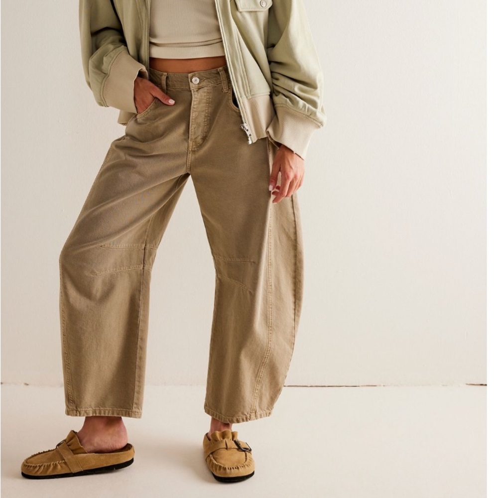 We The Free Good Luck Mid-Rise Barrel Jeans in Taupe Size 27